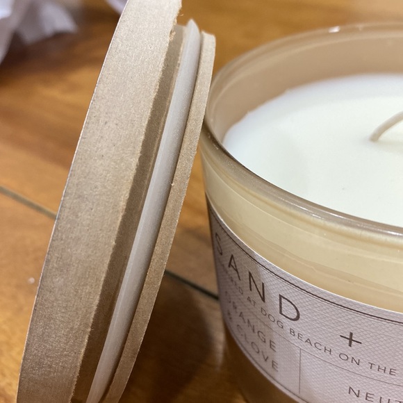 NWOT.  Sand + Paws, 12 oz., 2-wick jar candle with lid. - Picture 7 of 9